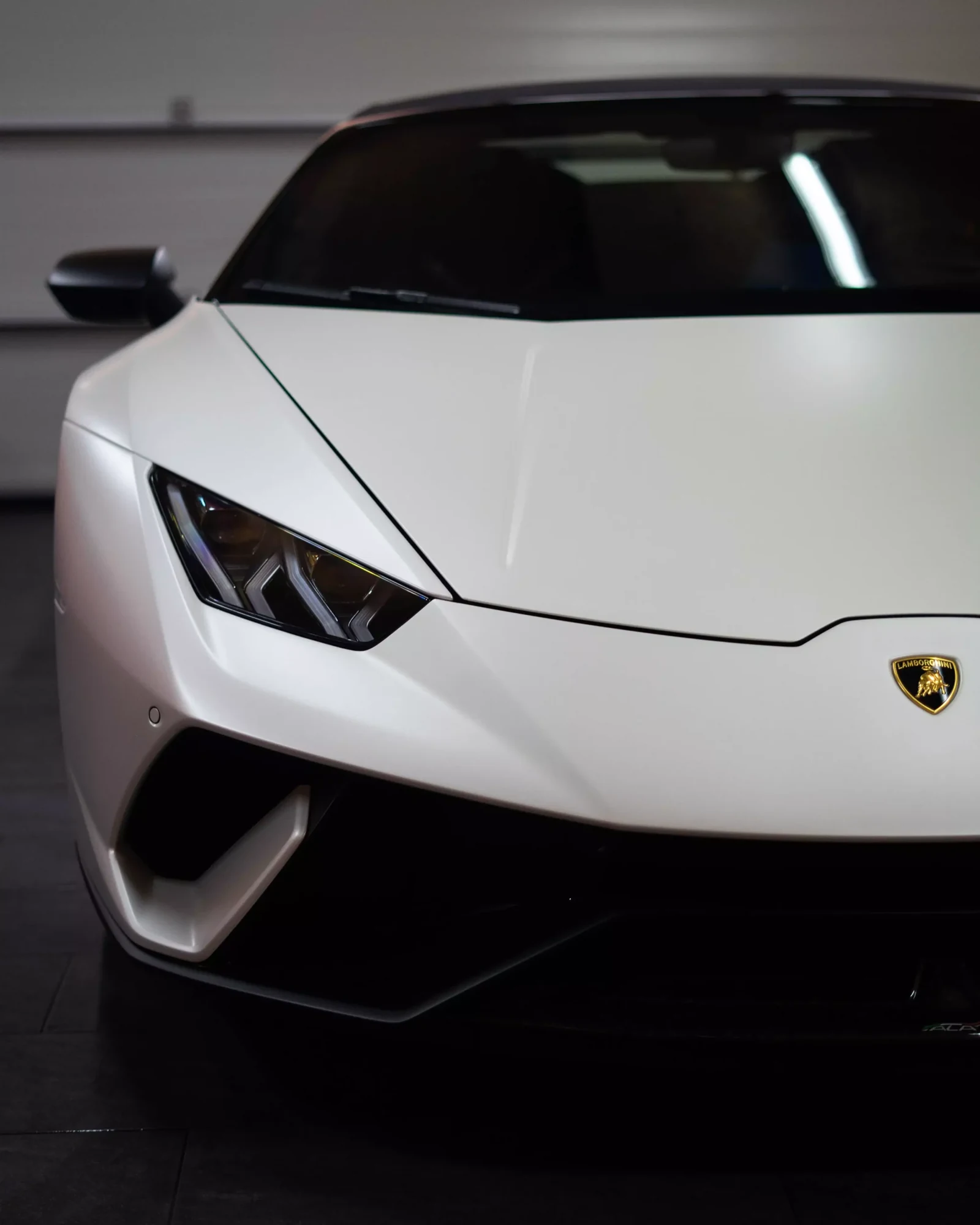 Weißer Lamborghini Huracán Performante aus einem GLAXI Projekt mit mattem Front-Lackschutz