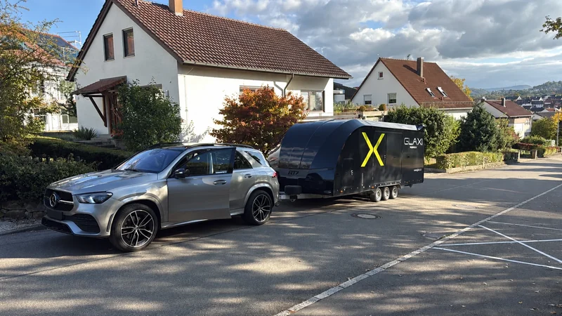 GLAXI Fahrzeugtransport mit geschlossenem Anhänger