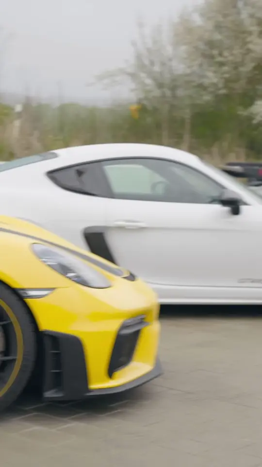 Gelber und weißer Porsche beim GLAXI-Clubtreffen 2025, Originalaufnahme als Inspiration für künftige Treffen