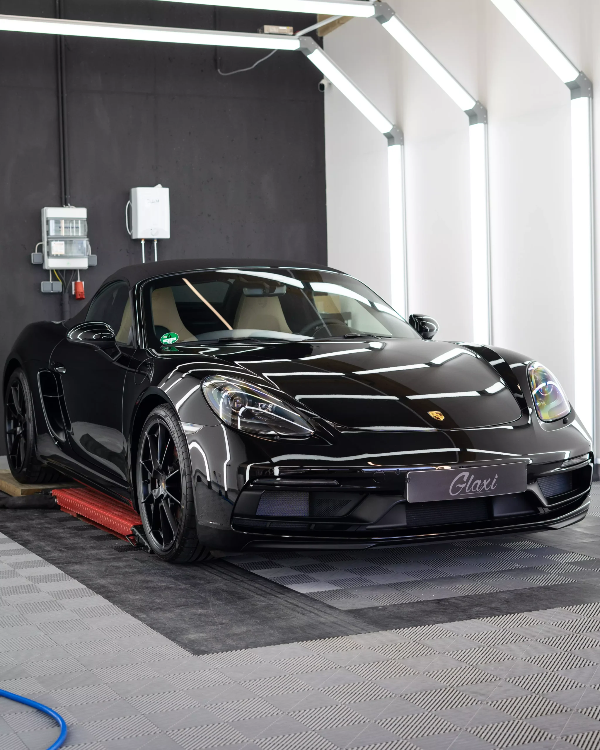 Porsche Boxter 4.0 GTS in schwarz uni nach Keramikversiegelung bei GLAXI