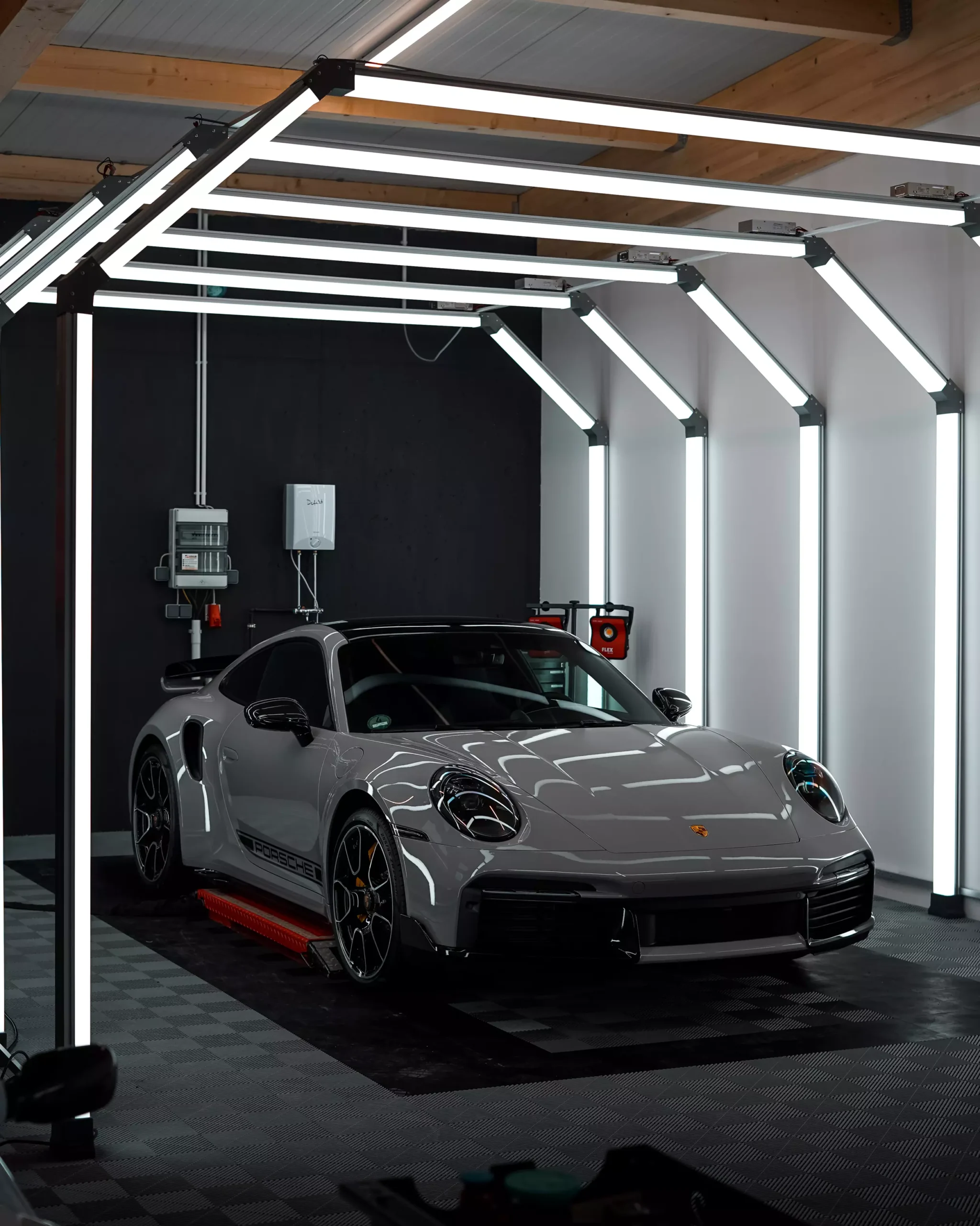 Porsche 992 Turbo S in kreide mit einem Design und einer Lackschutzfolierung von GLAXI in Schwäbisch Hall