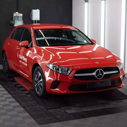 Mercedes A-Klasse Folierung in kardinalrot von Avery Dennison