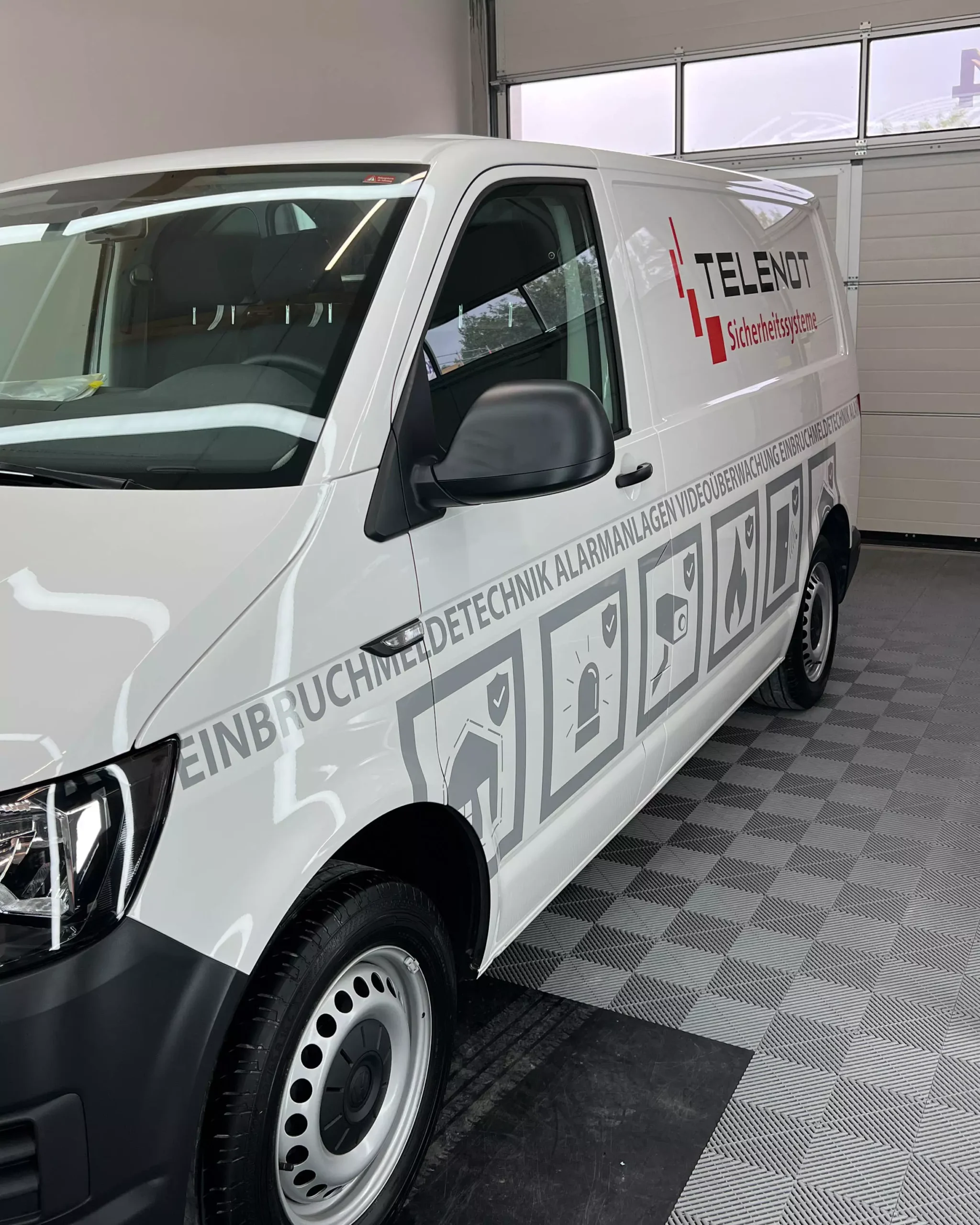 Folierung eines Firmenfahrzeugs der Firma Telenot in Aalen