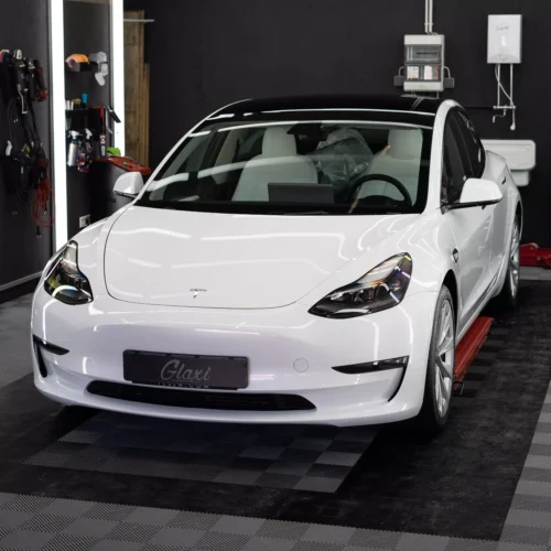 Tesla Model 3 in weiß Nanoversiegelung