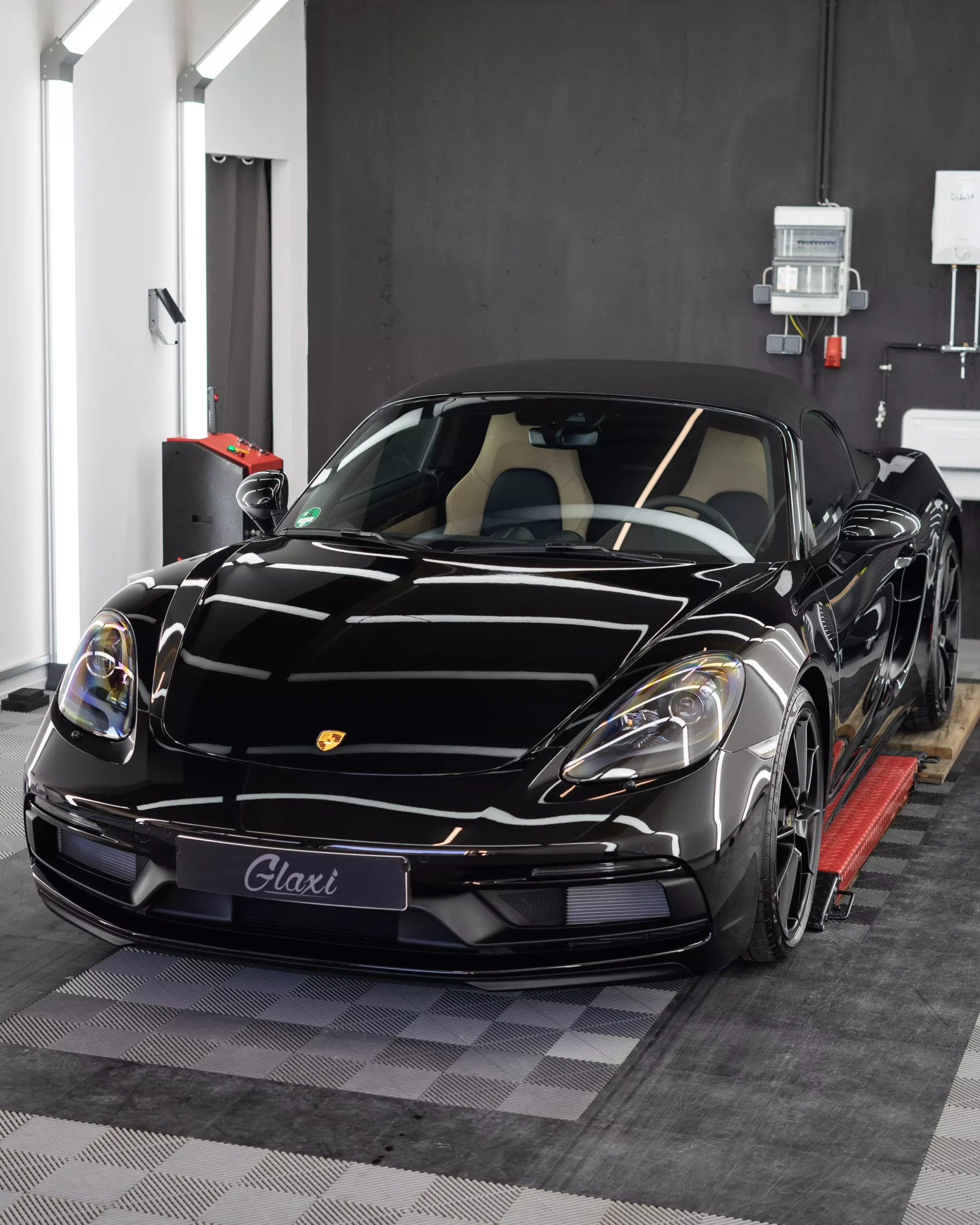 Porsche Boxter 4.0 GTS in schwarz uni nach Keramikversiegelung bei GLAXI