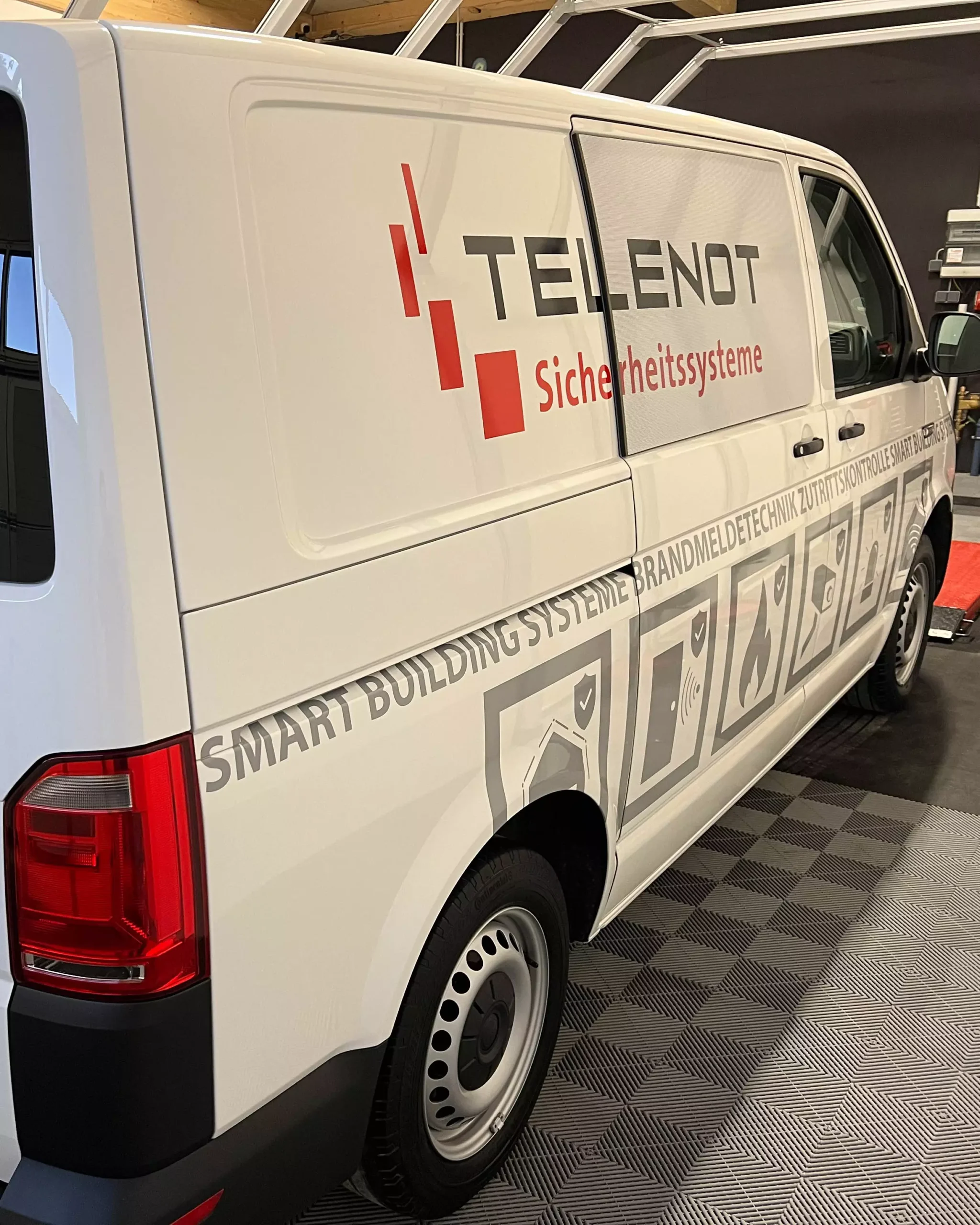 Folierung eines Firmenfahrzeugs der Firma Telenot in Aalen
