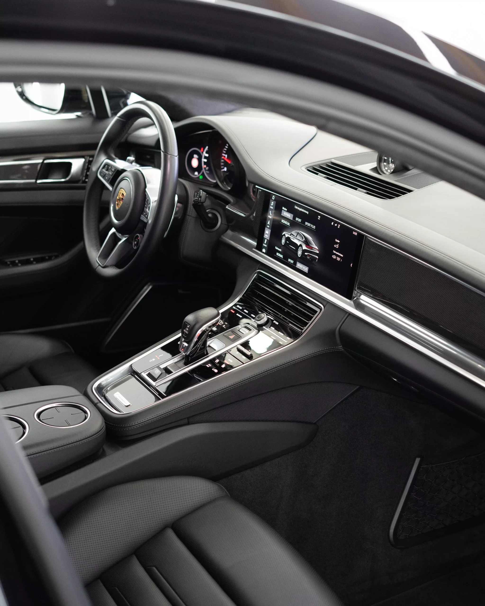 Porsche Panamera Innenraumreinigung bei GLAXI in Schwäbisch Hall