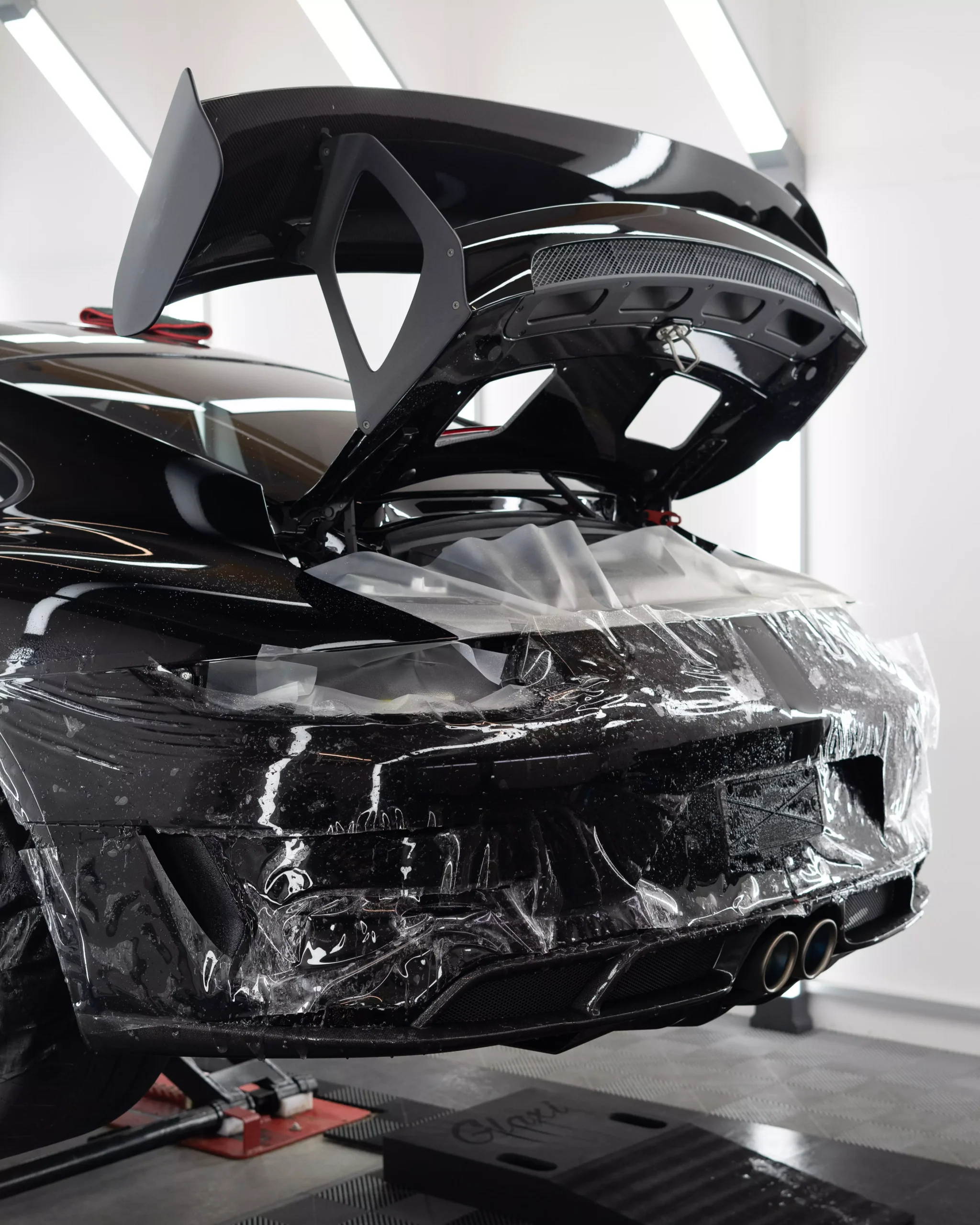 Montage der Lackschutzfolie PPF auf einem Porsche 911 991.2 GT3RS