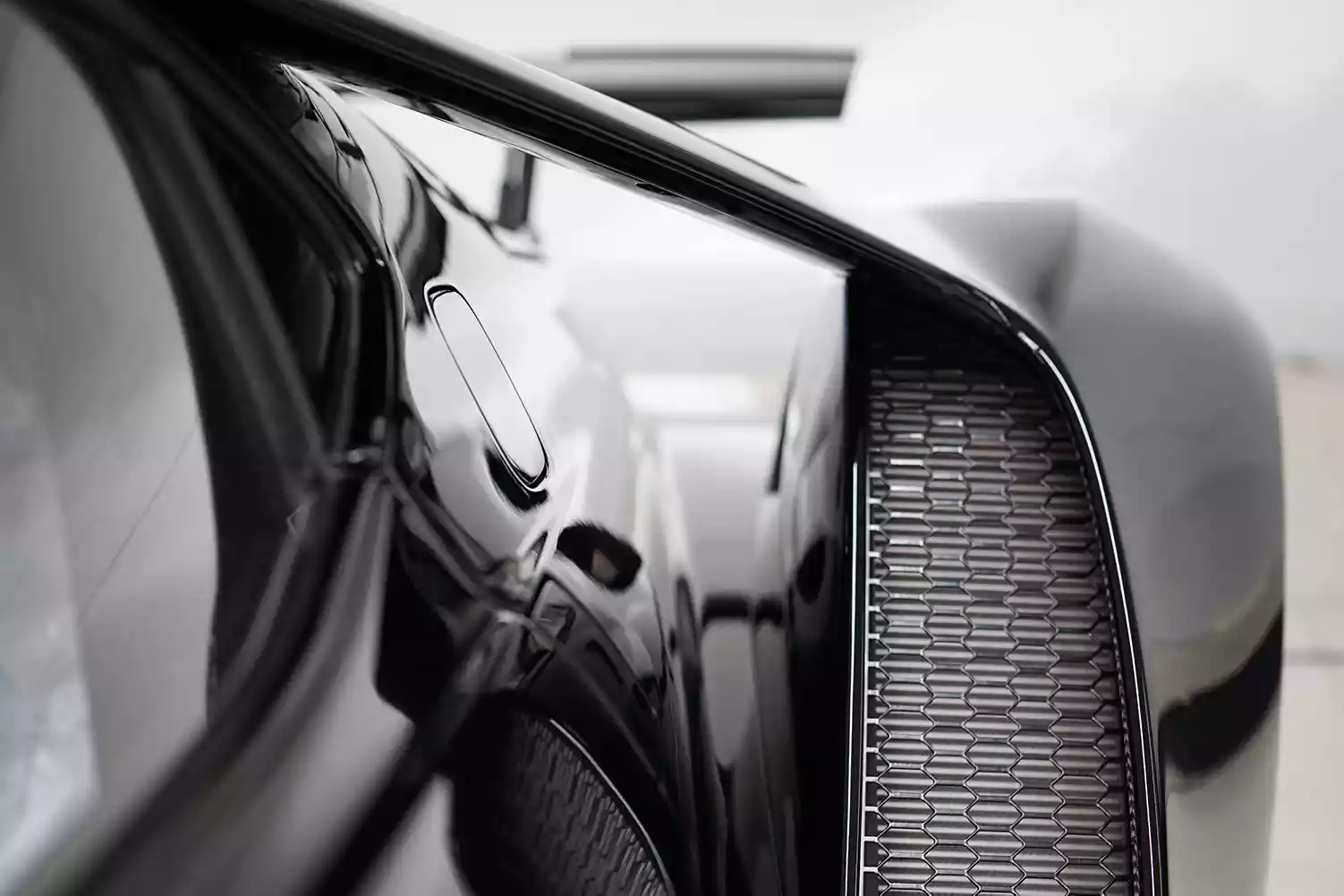 Ein schwarzer Ford GT und seine Lüftung. Ein Hintergrundbild, welches durch GLAXI geschützt ist. Der Wagen ist Uni Schwarz