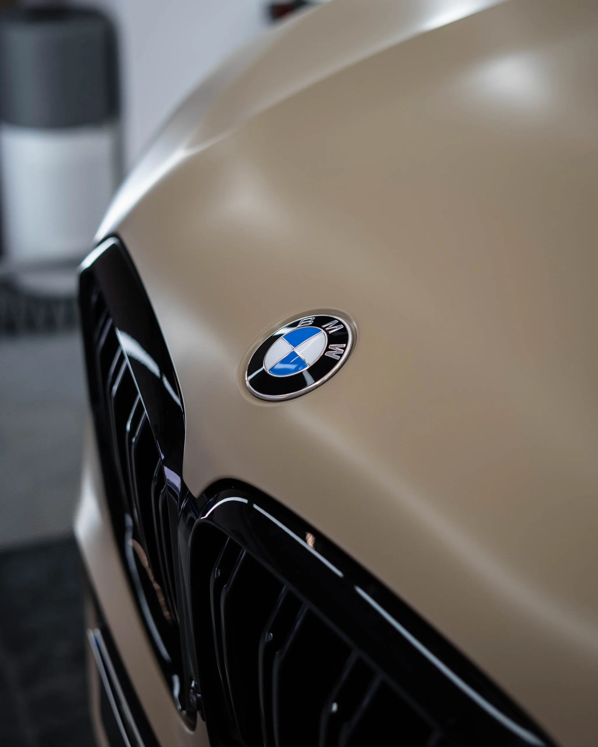 Nicht nur mit seiner Motorleistung sondern auch mit seiner Optik tritt dieser BMW X5 M Competition spektakulär auf.