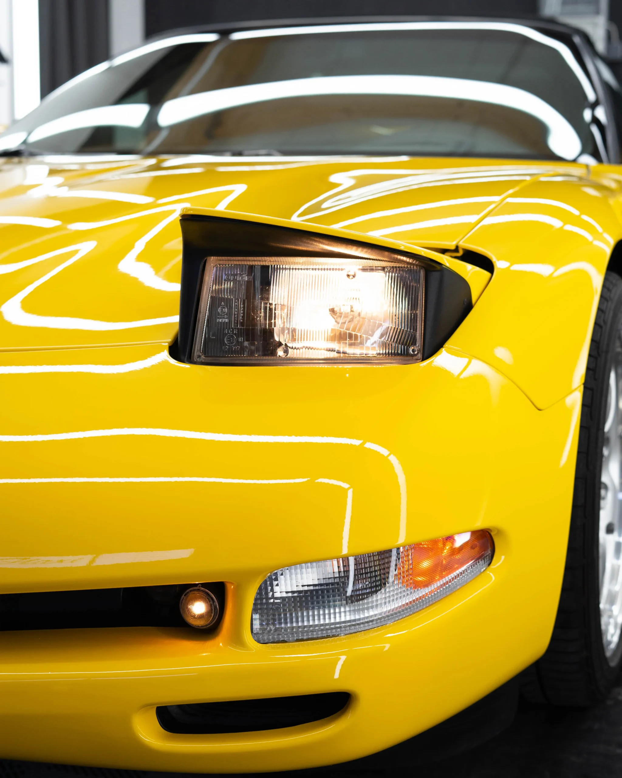 Wahrlich selten ist es solch eine Chevrolet Corvette C5 in gelb auf den deutschen Straßen zu sehen.