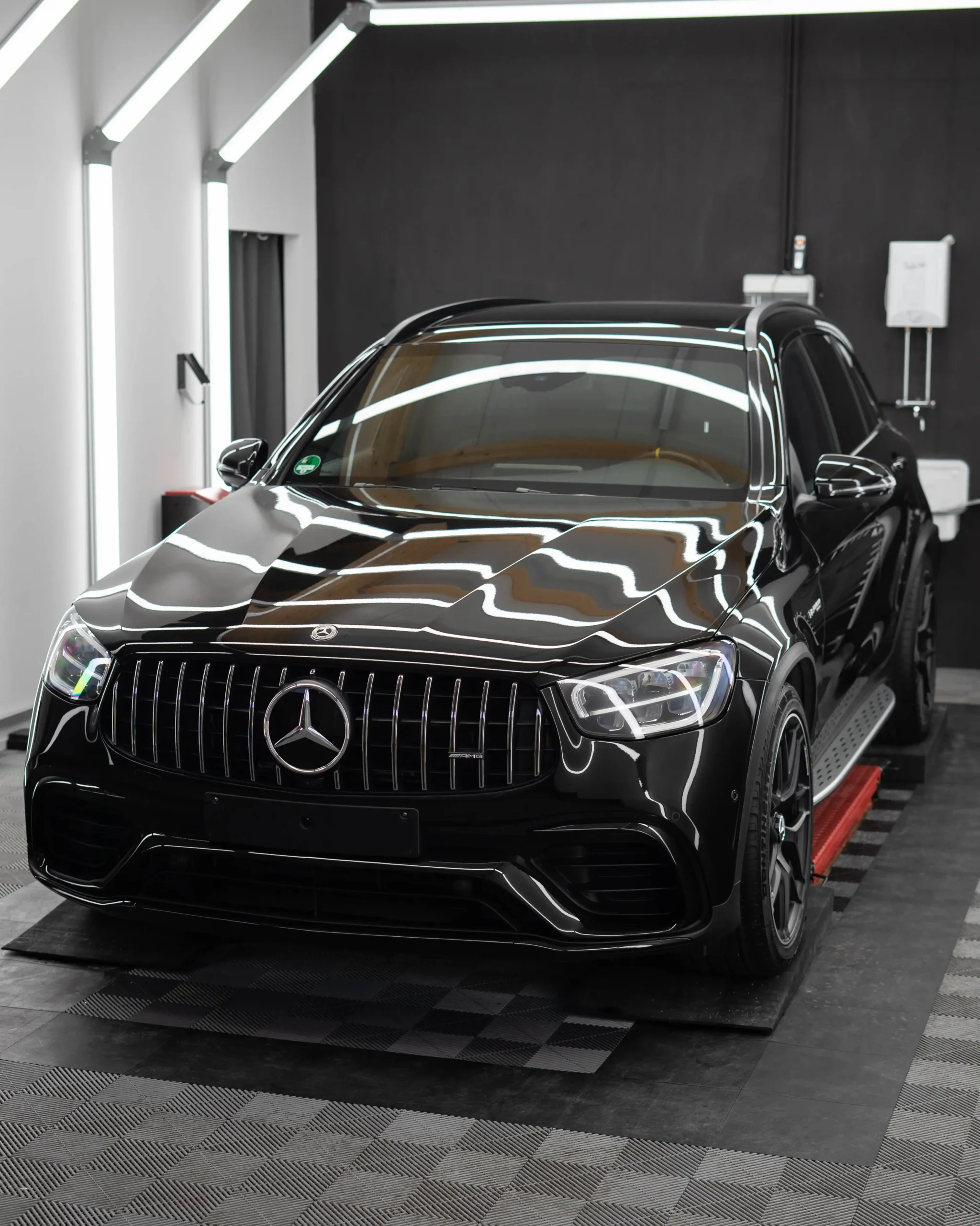 Viele viele Details und vor allem Präzision zeichnen diesen beliebten Mercedes AMG GLC 63S aus.