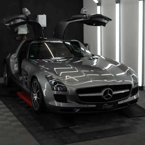 Entwickelt von AMG in Affalterbach wurde dieser Mercedes SLS AMG der wahre Nachfolger des legendären 300SL.