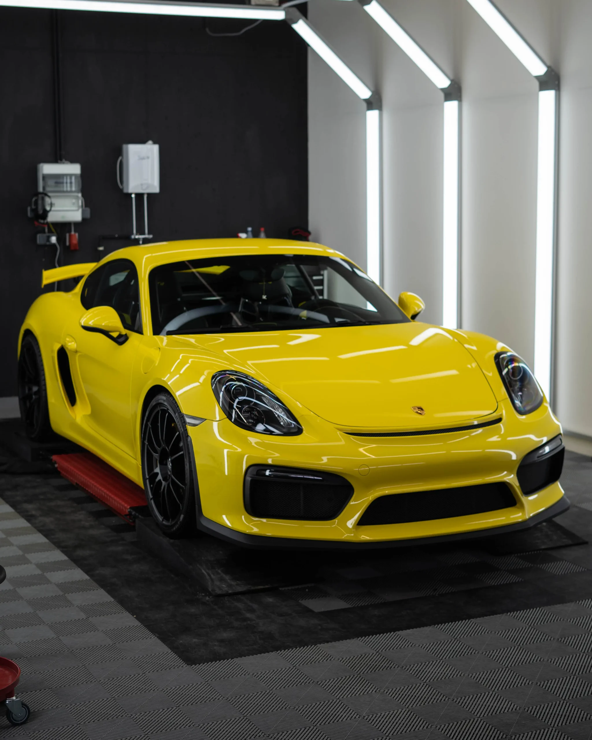 Dieser Porsche 718 Cayman GT4 ist ein wahres Wunderwerk der Ingenieurskunst.