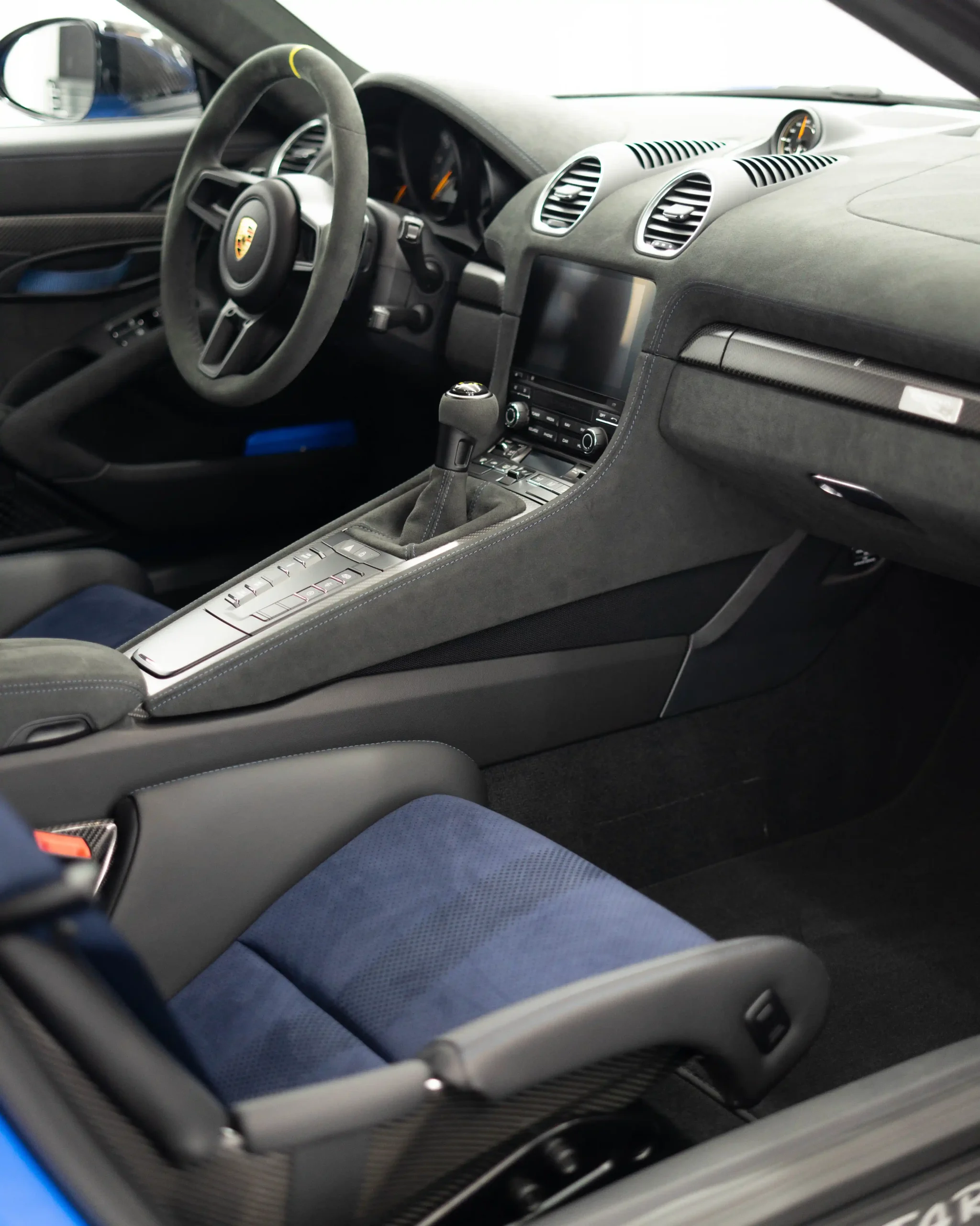 Dieser straßenzugelassene Rennwagen aus Zuffenhausen zeiht wirklich alle Blick auf sich, der 718 GT4RS.