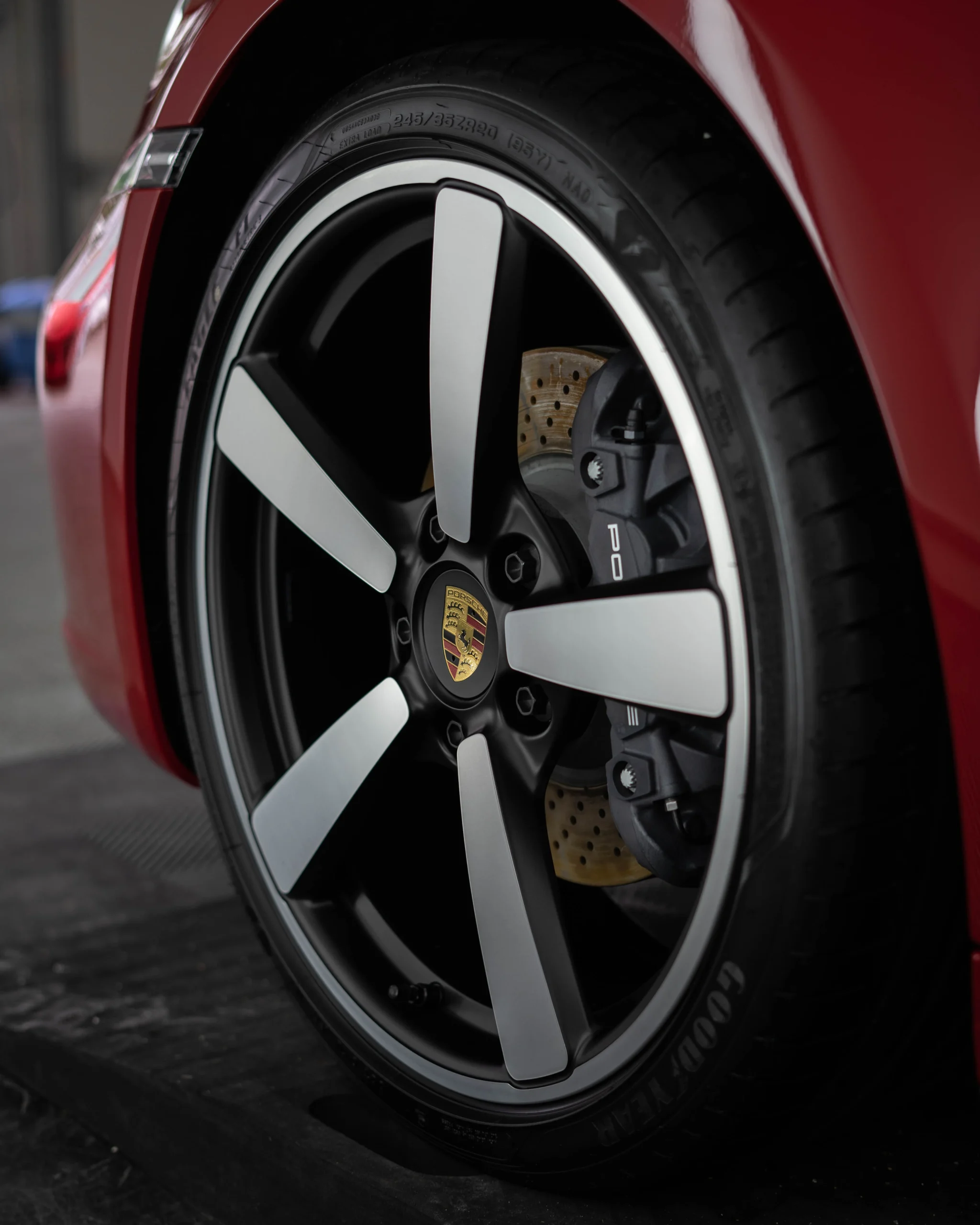 Kein anderer 992 ist den alten Generationen des 911 ähnlicher als dieser PORSCHE 992 CARRERA CABRIOLET.