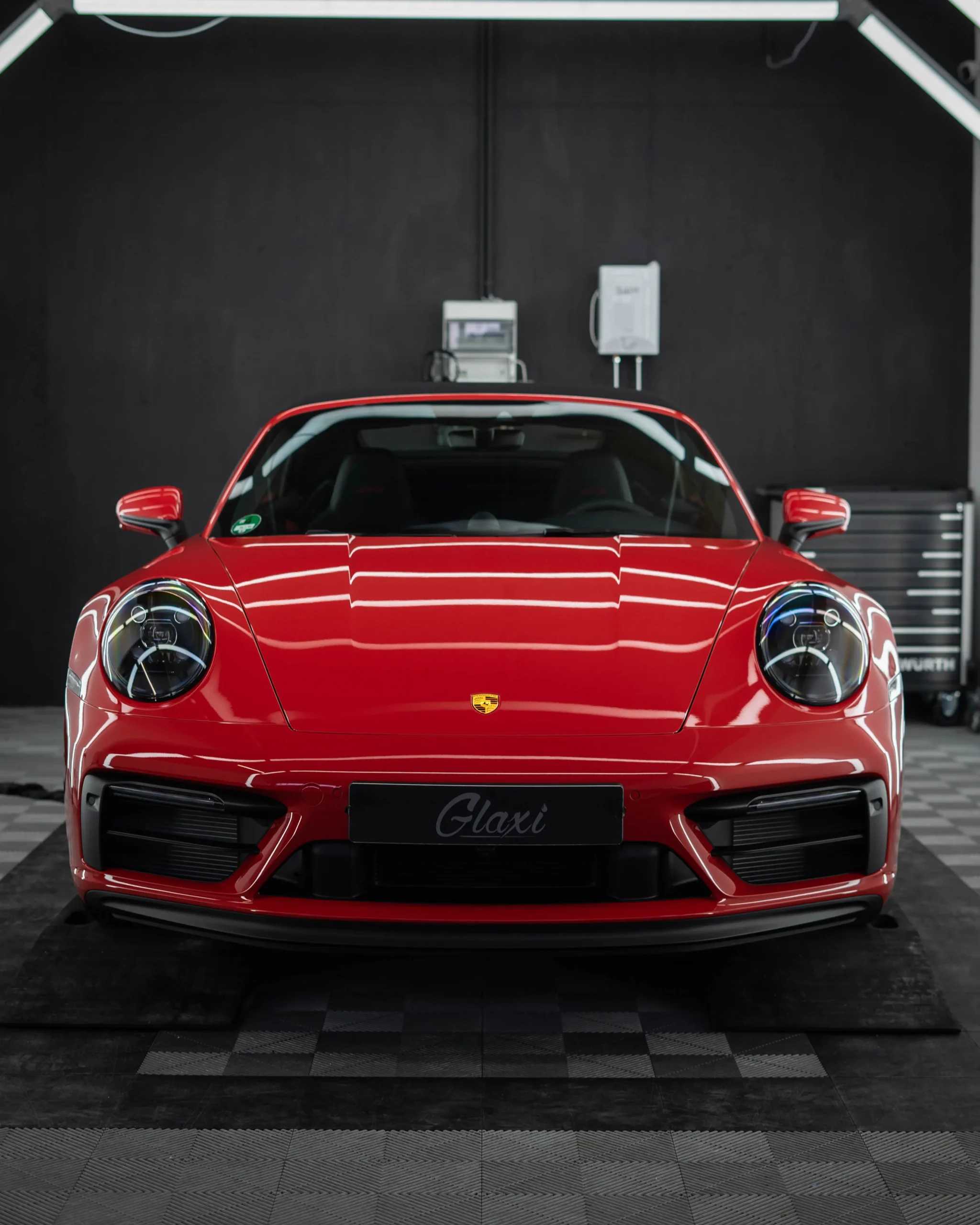 Der Porsche 992 Carrera GTS zieht zurecht alle Blick auf sich, ein wahrer 911 eben.