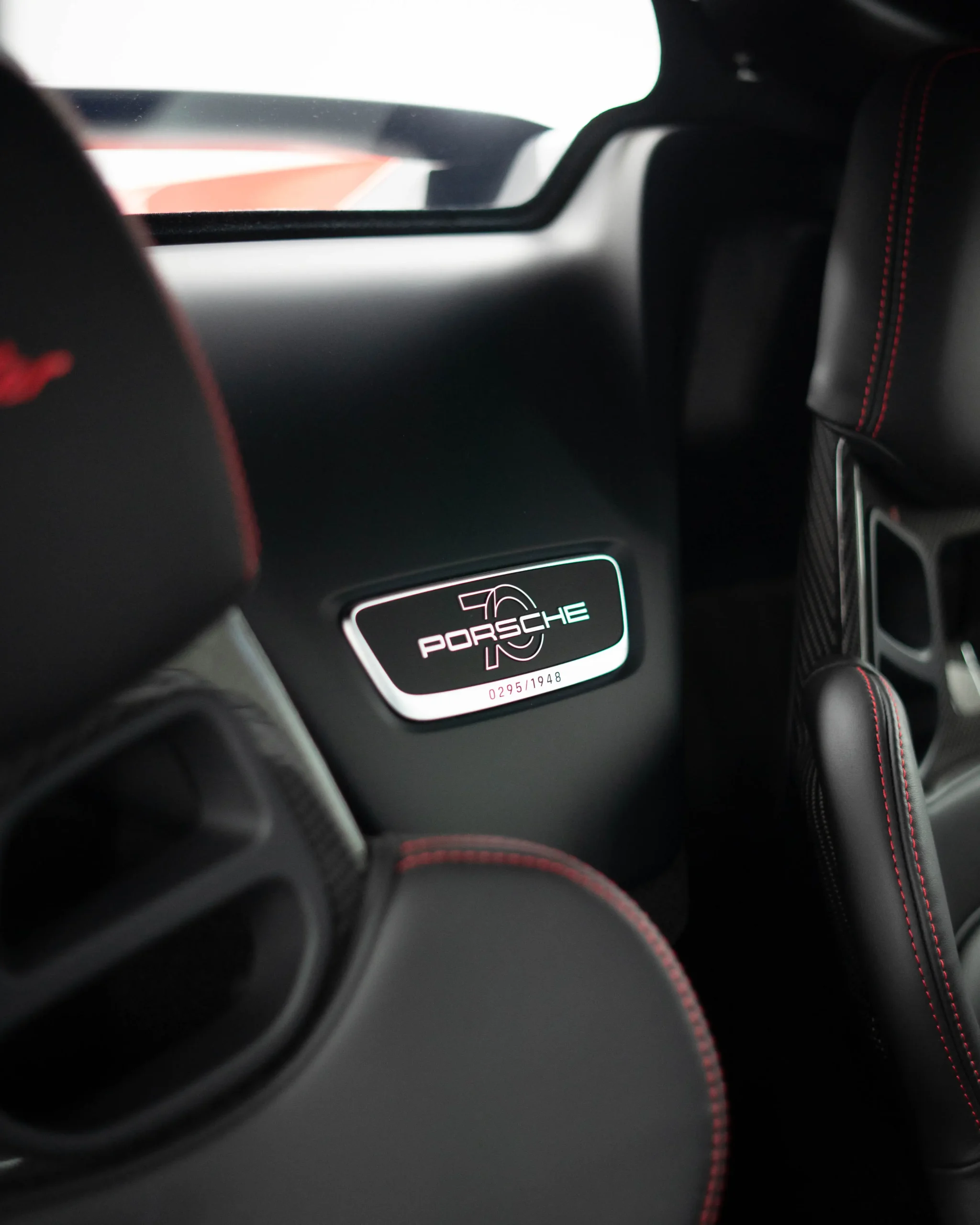 Diese Sonderedition, der Porsche 991.2 Speedster ist in Indischrot ein wahrlich besonderer 911er.