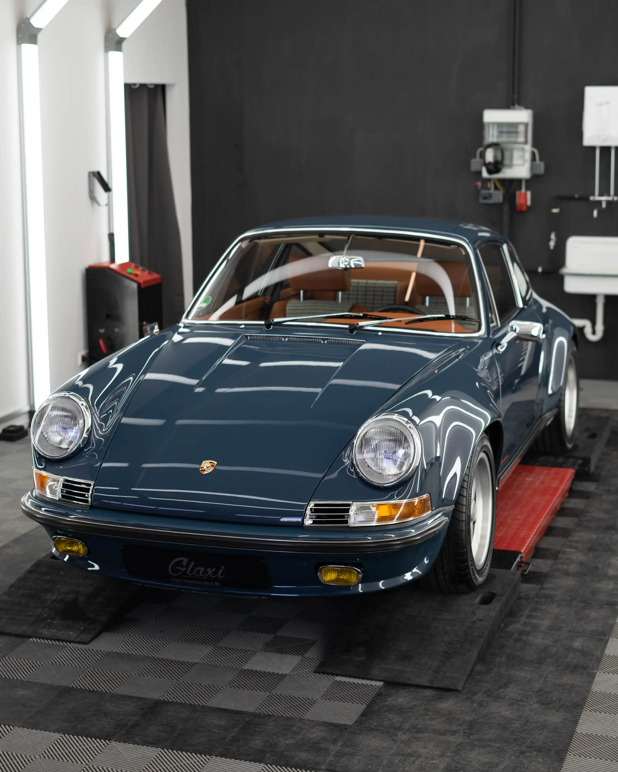 Bis ins kleinste Detail erneuert, wirkt dieser Porsche 964 als ob er gerade erst das Werk in Zuffenhausen verlassen hat.