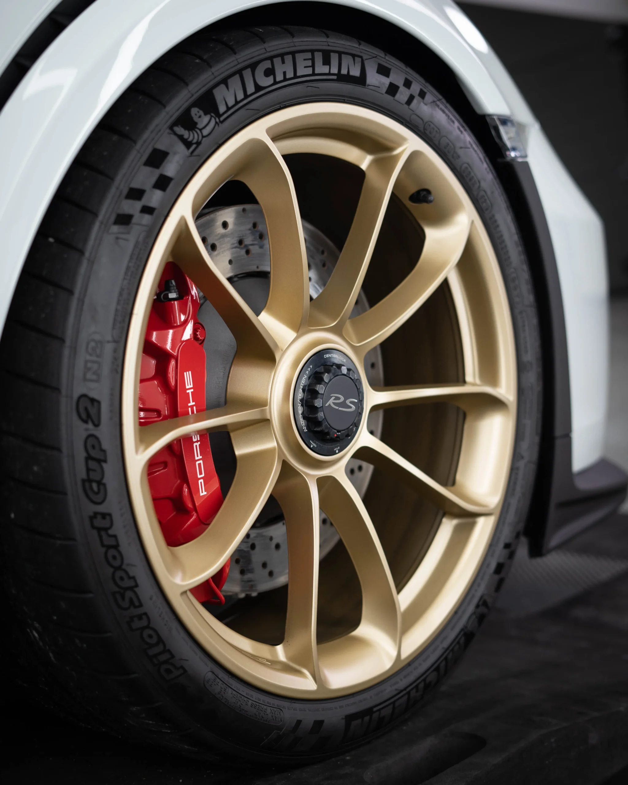 Ausgeprägt bis ins letzte Detail ist dieser Porsche 911 GT3RS wirklich ein wahres Werk der deutschen Ingenieurskunst.