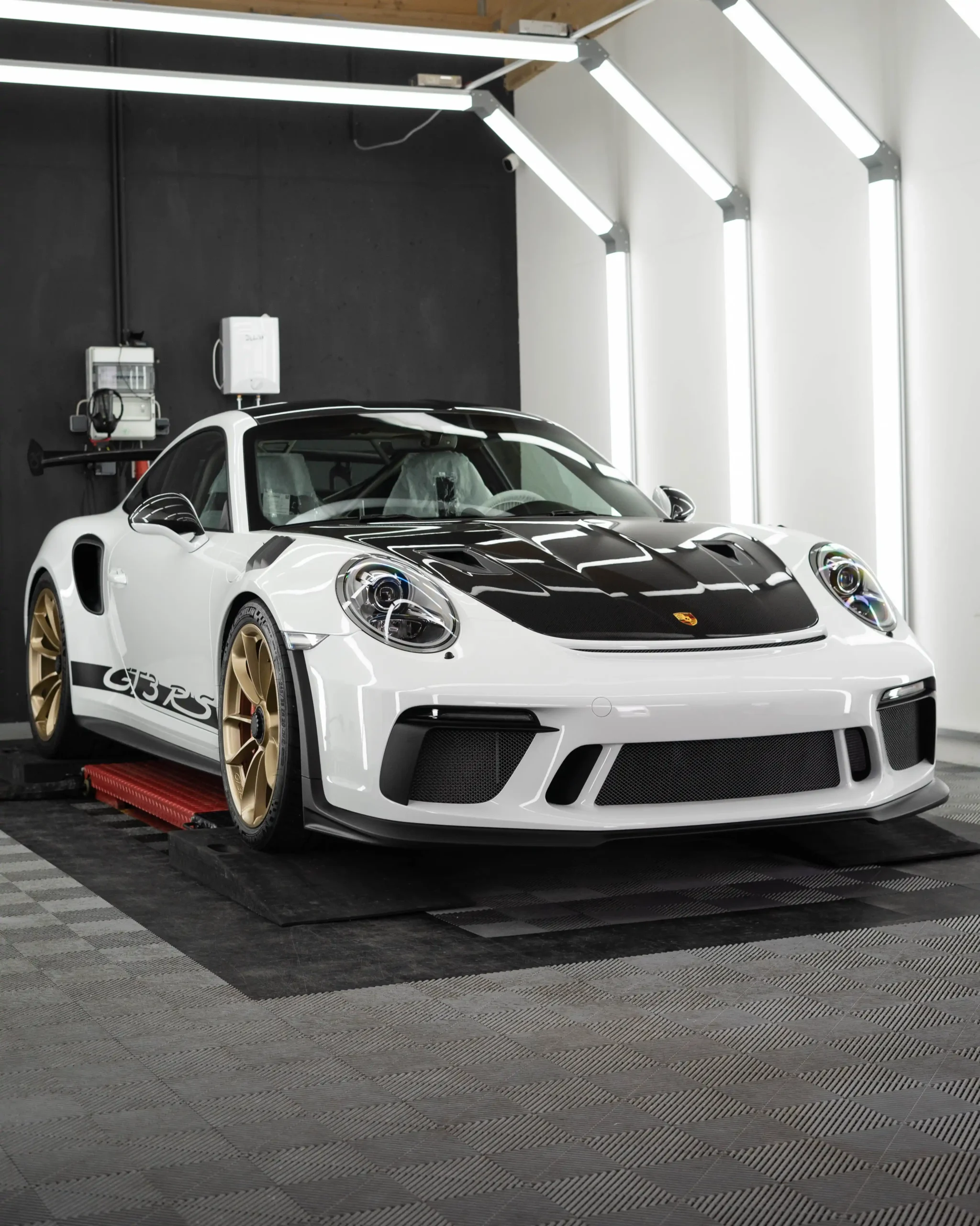 Ein wahrer Rennwagen für die Straße, dieser Porsche 991.2 GT3RS hat so wie alle anderen Porsche eine ausgiebige Lackschutzfolierung verdient.