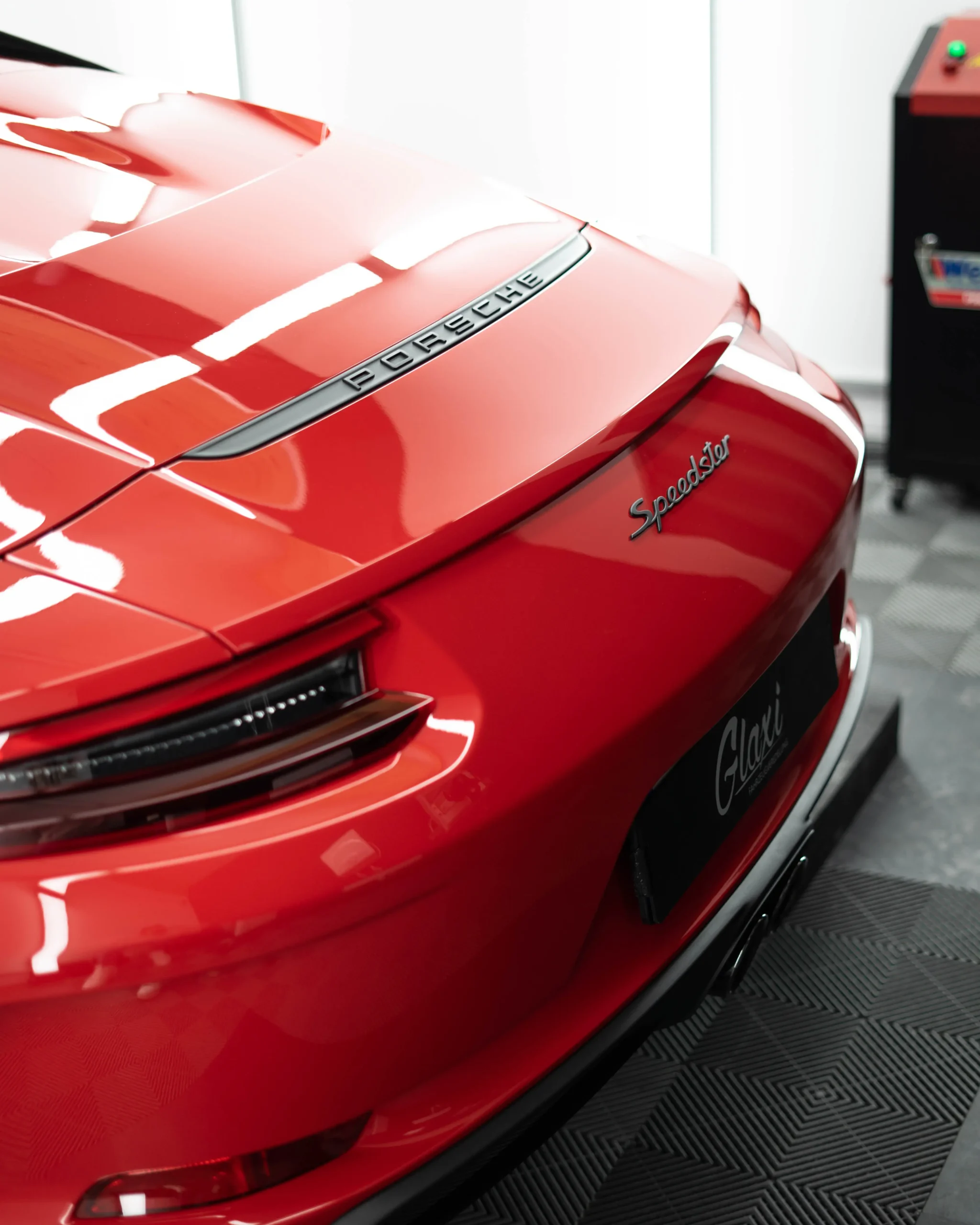 Ein Unikat das 2019 das Porsche Werk in Zuffenhausen verlassen hat, dieser Porsche 991.2 Speedster in Indischrot