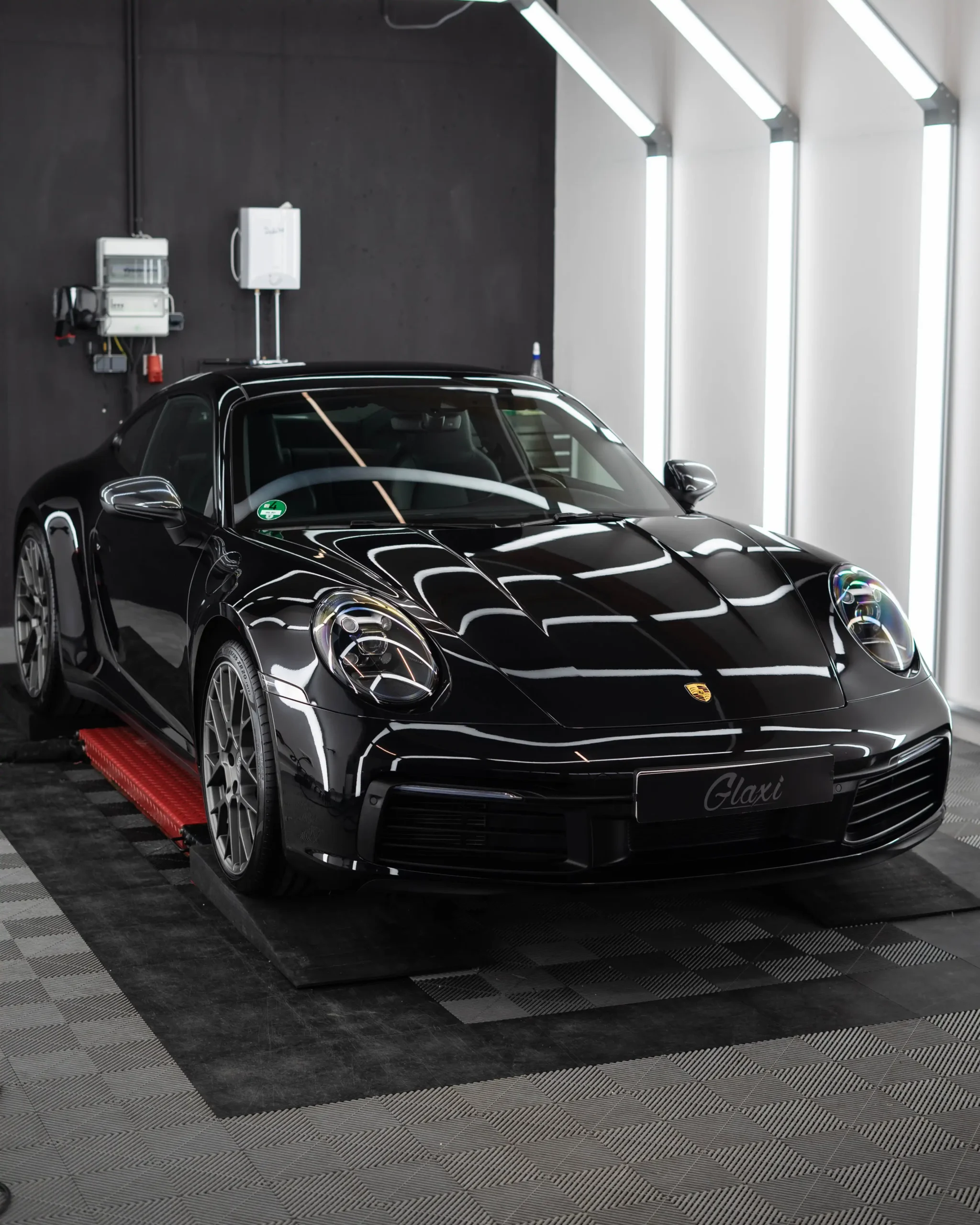 Dieser bezaubernde Porsche 992 Carrera S zieht zurecht alle Blicke auf sich.