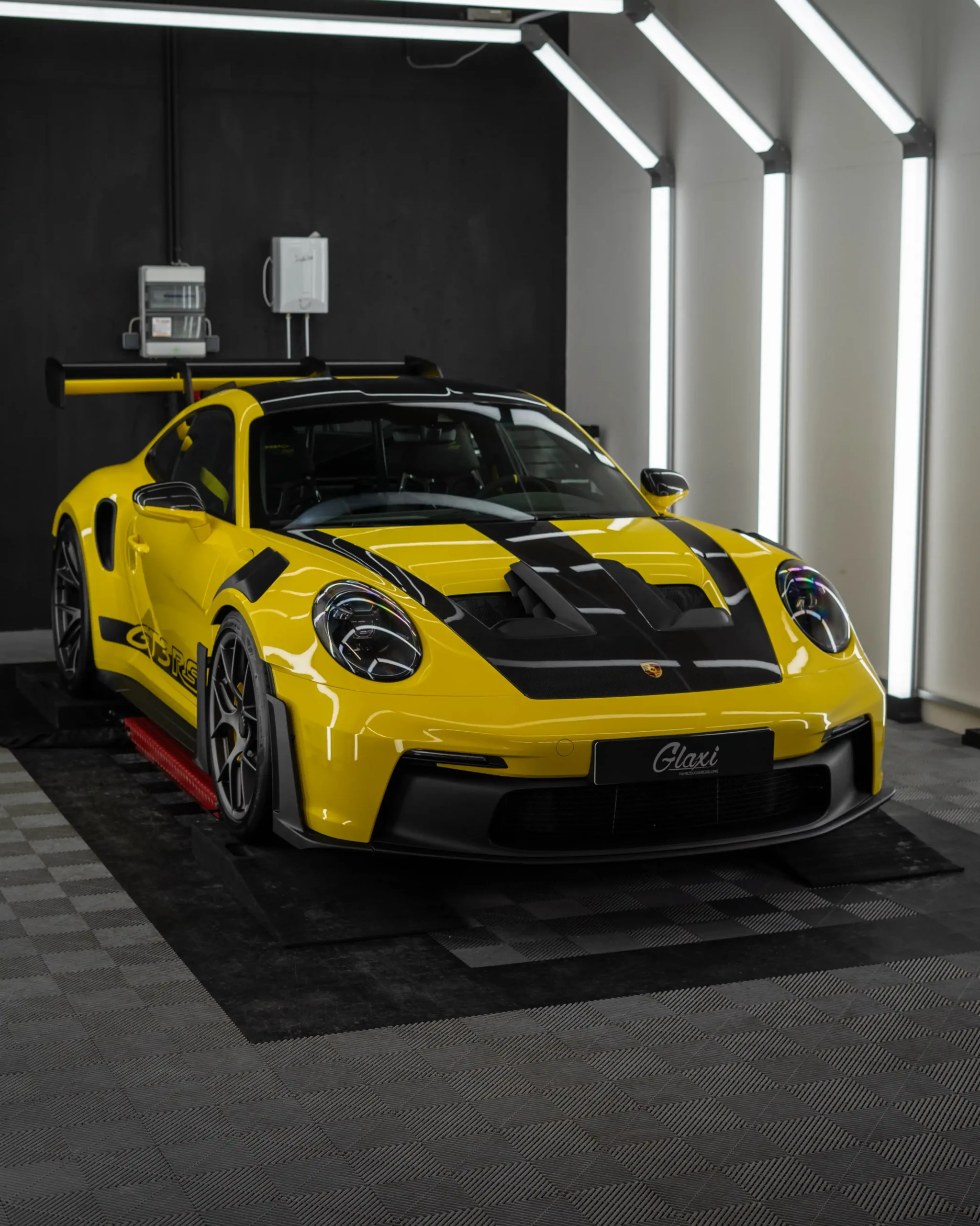 Der absolut unfassbare Porsche 992 GT3RS ist aktuell der geilste Porsche den man kaufen kann.