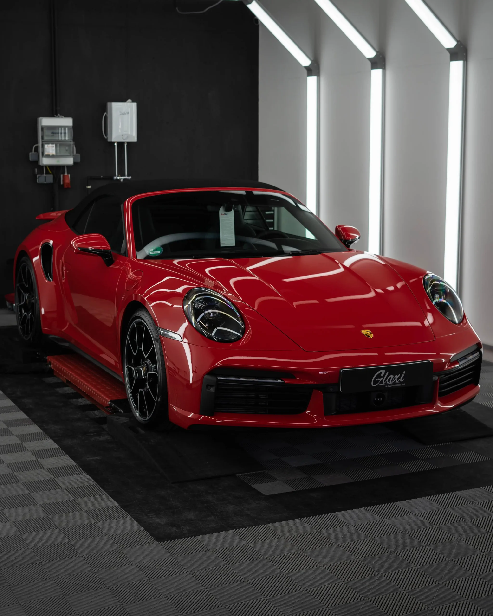 Einer der elegantesten und dennoch leistungsstarken Porsche 911 auf dem Markt ist dieser Porsche 992 Turbo S.