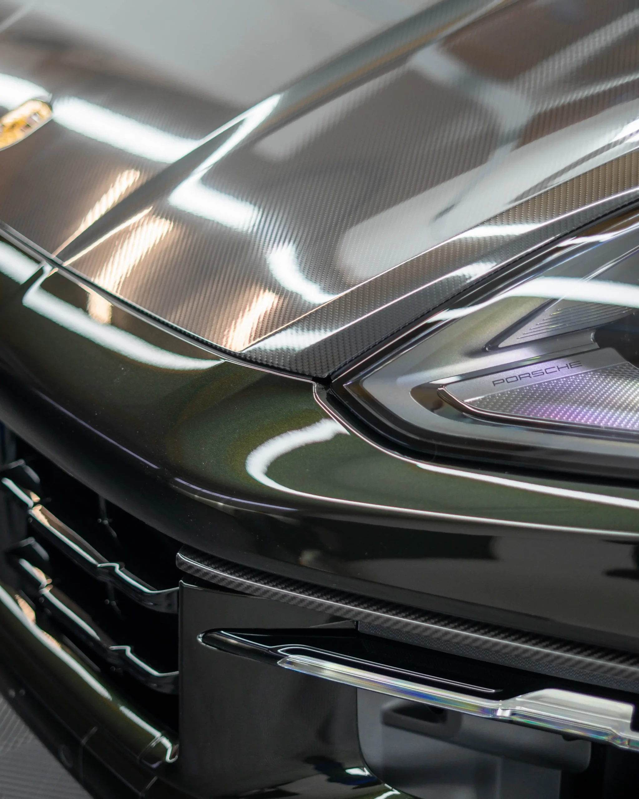 Typisch elegant ist auch das brandneue Facelift des Porsche Cayenne E-Hybrid immernooch ein wahrer Porsche.