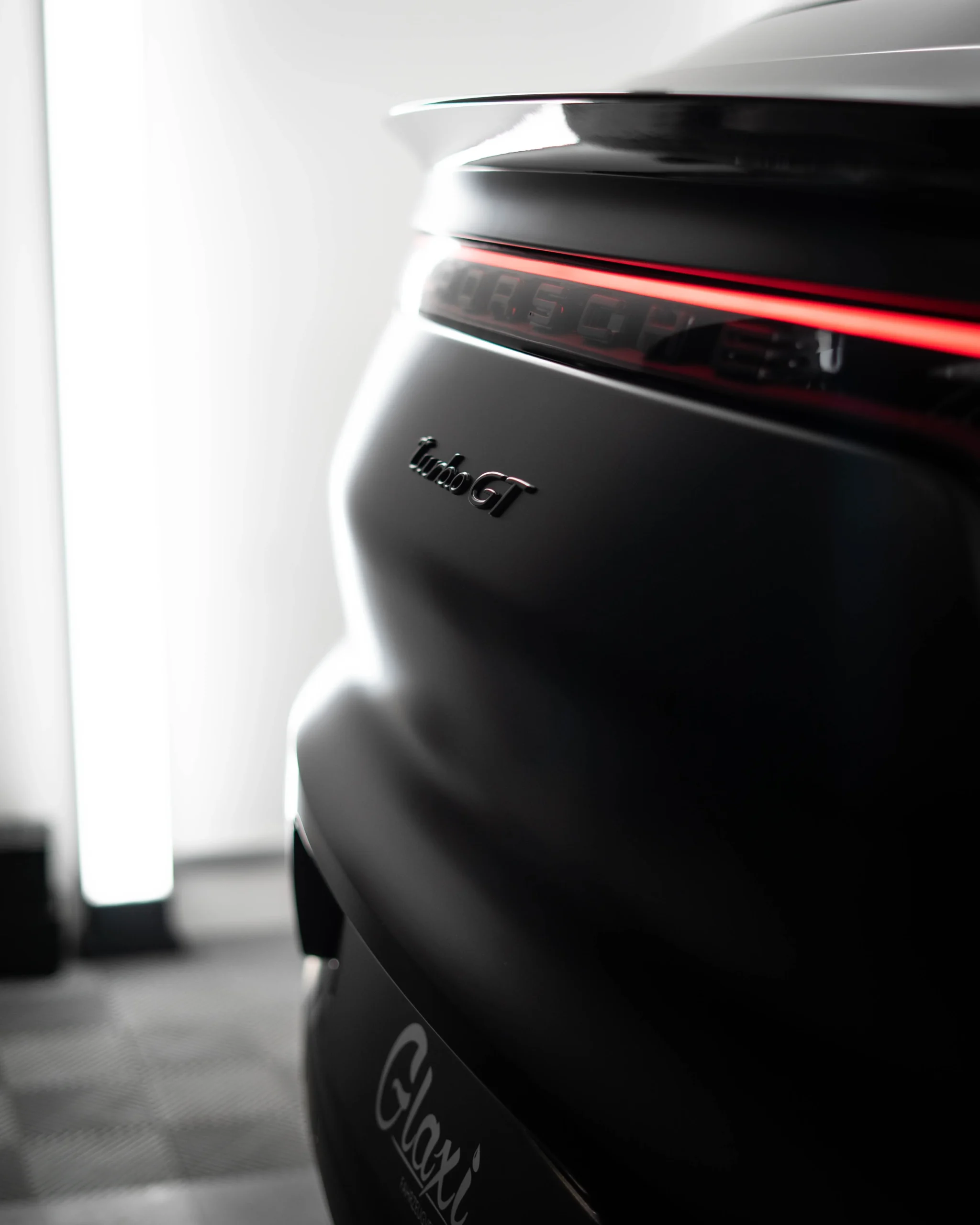 Ein extrem teurer und deswegen luxuriöser Porsche Cayenne Turbo GT.